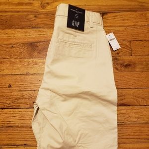 Gap women's khaki Bermuda shorts
